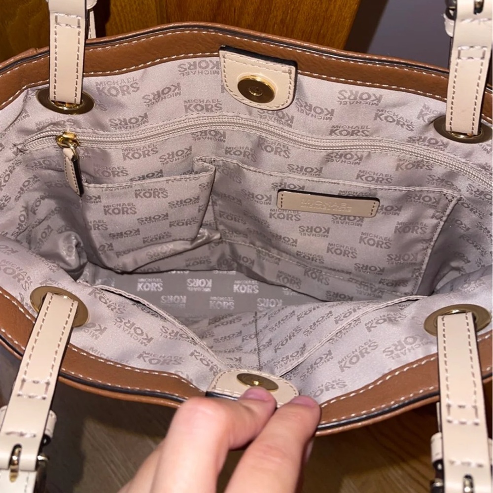 mk purse - Picture 2 of 2